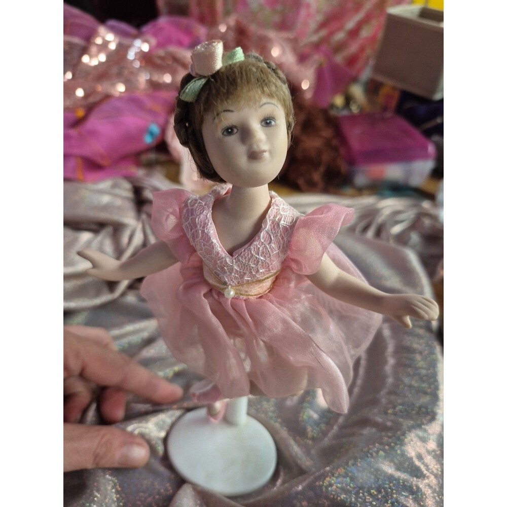 AVON CHILDHOOD DREAMS 9" PORCELAIN DOLL BALLET RECITAL 1991 BALLERINA PINK DRESS - Picture 2 of 4